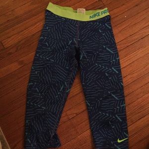 Nike quarter length leggings, dry fit